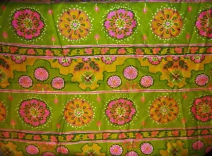 VTG 60s/70s MOD Groovy Bright Floral print fabric - 1/2 Yard Pink Green & Yellow - Picture 1 of 1