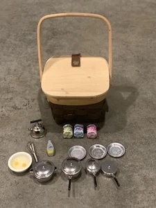Vintage Puppenstube Metall Kannen, Teller, Teekanne, Eier, Toilettenpapier mit Korb - Bild 1 von 4