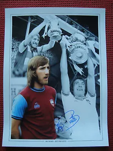 BILLY BONDS WEST HAM UNITED LEGEND GENUINE HAND SIGNED PHOTO 30cm x 40cm - COA - Picture 1 of 3