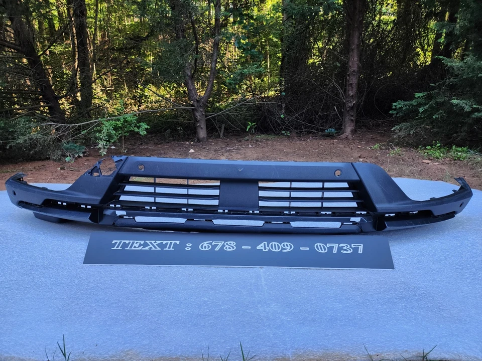 Cubierta de parachoques inferior delantera Ford Explorer 2024-2025 OEM LB5B-17F775-B SIN ENVÍO  Foto 1 de 4