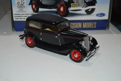 1933 FORD DELUXE 2-DOOR JOHN DILLINGER'S in 1:24 scale by Franklin Mint - Image 1 of 4