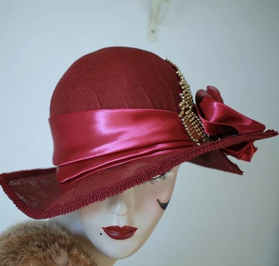 Disfraz de ala ancha estilo vintage de diseñador años 20 sombrero borgoña Foto 1 de 4
