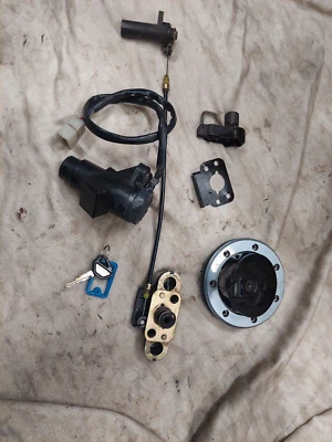 Juego de bloqueo interruptor de encendido Kawasaki GPZ1100 GPZ 1100 zx tapa de combustible asiento casco captura Foto 1 de 4