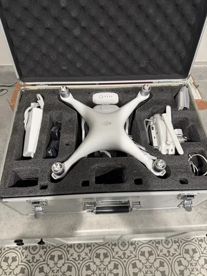 DJI Phantom 4 Drone - White (PHANTOM4) - Image 1 of 2