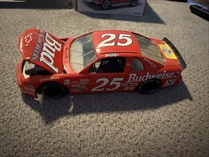 Coche RCCA Ken Schrader #25 1995 Budweiser escala 1/24 8" largo 4" ancho metal - Imagen 1 de 10