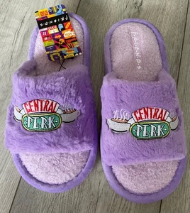 ZAPATILLAS SIN CORDONES FRIENDS THE TV SERIES MORADAS...TOTALMENTE NUEVAS...TALLA 7-8 - Imagen 1 de 3