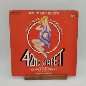 CAROLE COOK SIGNED 42ND STREET ORIGINAL SOUNDTRACK ALBUM RECORD FOR DISPLAY - Bild 1 von 7