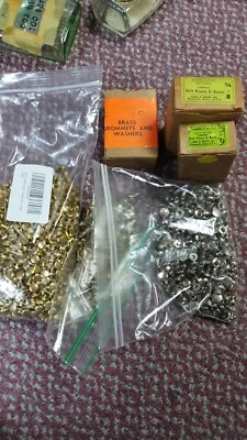 Remaches y rebabas de cinturón con ojales vintage cobre, níquel y latón años 70 Foto 1 de 4