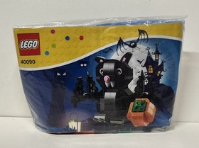 LEGO Seasonal Halloween Bat 40090 Used 100% Complete