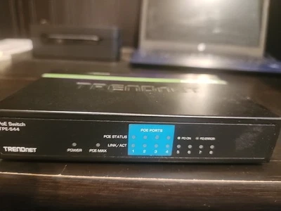 TRENDnet PoE Switch TPE-S44 H/W:V3. 1R - Image 1 of 3