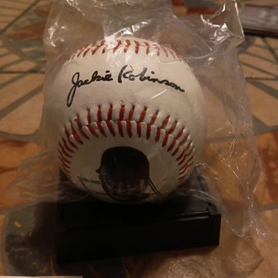 Pelota de béisbol conmemorativa Jackie Robinson Carrera  Foto 1 de 4