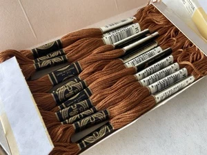 Vintage New DMC 24 Skeins Box Mouline Special 25 Thread Floss 434/676 Brown Gold - Picture 1 of 4
