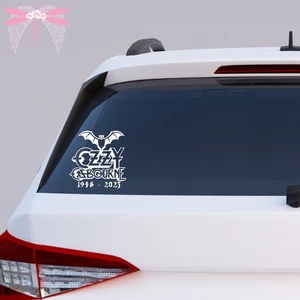 Ozzy Osbourne Memorial Aufkleber Name mit Fledermaus Option 1 - 5 Größen verfügbar - Bild 1 von 18