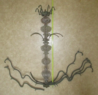 Armature de grand lustre d'église avec axe à balustres en verre , XIXème siècle  - Photo 1/4