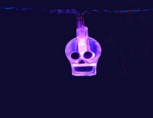 QTX 155.524 Halloween hochwertige Totenköpfe Design LED Batterie Lichterkette - Bild 1 von 1