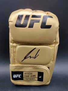 Alexander Volkanovski SIGNED UFC Fighter GOLD Glove Beckett BAS COA handsigniert - Bild 1 von 2