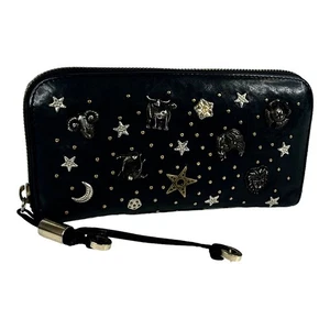 Auténtico bolso sin asas de cuero negro con cremallera tachuelas zodiaco largo Jimmy Choo - Imagen 1 de 15