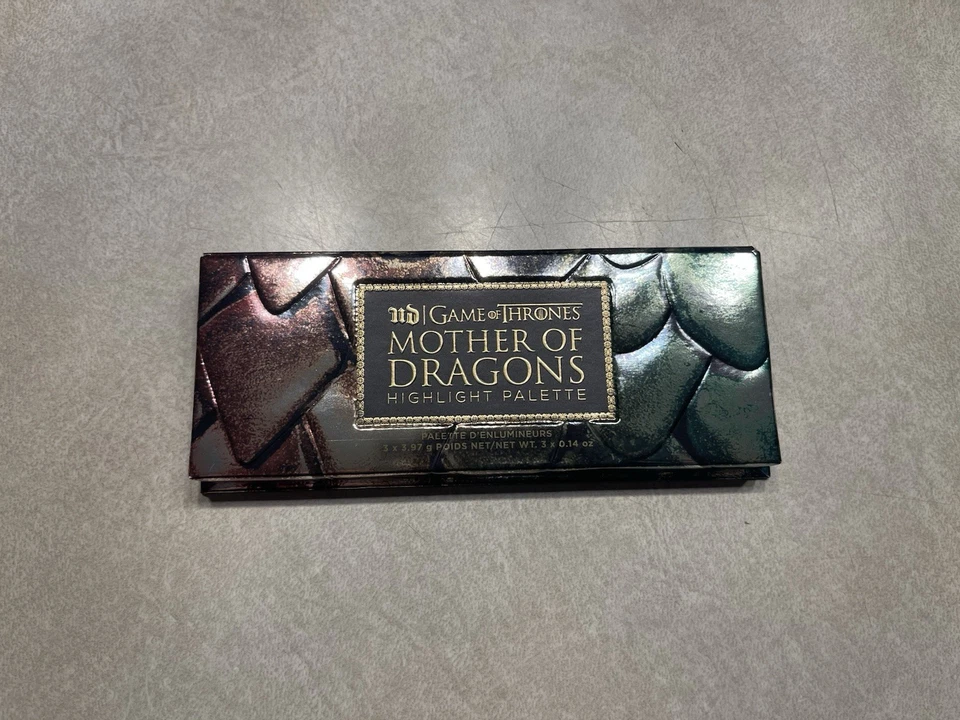 Urban Decay x Game of Thrones Collection PALETA DE DESTAQUES MÃE DOS DRAGÕES - Imagem 1 de 4