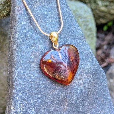 Ciondolo cuore ambra baltica naturale cognac placcato oro argento sterling 925 - Immagine 1 di 4