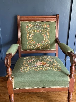 Antiguo sillón victoriano de punta de aguja con detalles Eastlake, años 1880 Foto 1 de 4