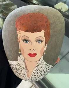 Original Kunst handbemalt ikonische Lucille Kugel gemalt auf einem großen Felsen 7x6x2 - Bild 1 von 10