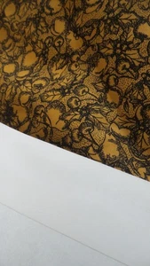 Tessuto Cotone Vintage NERO CONTORNO FRUTTA SU ORO Larghezza 1 Yd/44" - Foto 1 di 3