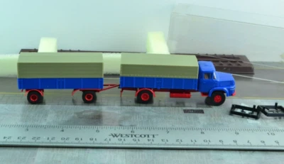 Camión Brekina 84102 Old Timer Krupp Cummins con remolque cubierto 1:87  Foto 1 de 3