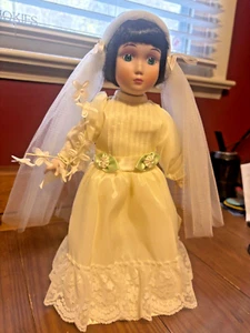 Vintage Danbury Mint  Doll “Betsy:Flapper Bride" - 13 inches tall - VG condition - Picture 1 of 5