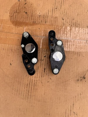 Harley Davidson Street Glide 2006 OEM soportes de horquilla trasera soportes de clavija Foto 1 de 4