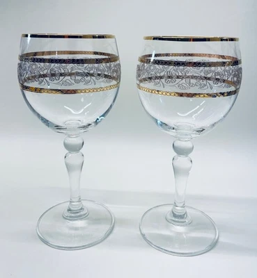 Набор из 2 винных бокалов с золотыми краями с цветочным узором на годовщину свадьбы - Изображение 1 из 4