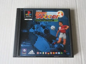 ADIDAS POWER SOCCER INTERNATIONAL 97 -- pour PS1 / PLAYSTATION 1 - Bild 1 von 4