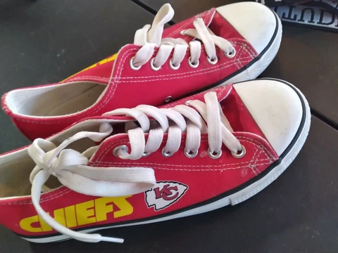 Kansas City Cheifs E-lov Converse Style Shoes 37 Kids Shoe great condition Cover