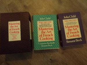 Mastering the Art of French Cooking Julia Child Vol 1 & 2 Hardcover Dust Jacket - Imagen 1 de 5