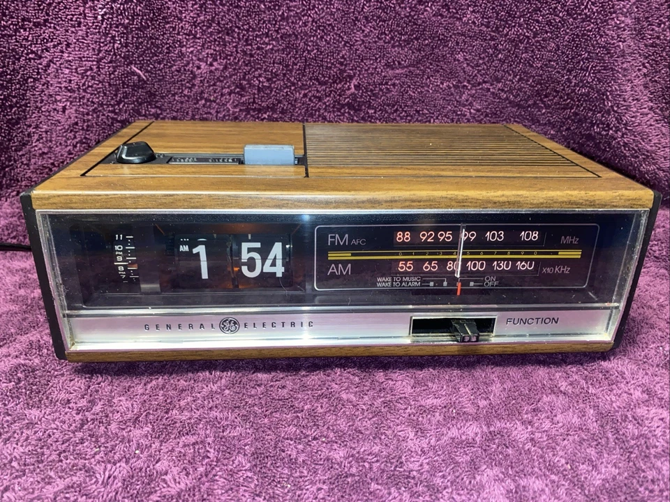 GE Reloj Abatible Radio Alarma 7-4420B Vintage 1978 FUNCIONANDO Foto 1 de 4