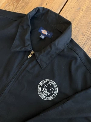 Chaqueta Dickies Charley’s Guitar Shop Texas Talla XL Cremallera Negra Sin Forro Trabajo Mecánico Foto 1 de 4