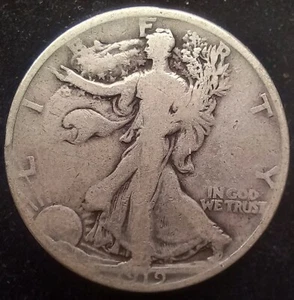 1919 P Walking Liberty 90% Silber Half Dollar in guter Erhaltung. -#0475 - Bild 1 von 2