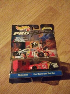 1998 Hot Wheels Pro Racing Pit Crew #10 Ricky Rudd NASCAR 1:64 Tide Ford b10 - Picture 1 of 5