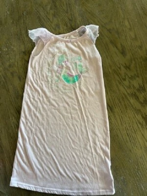 CAMISÓN CARTER'S LILA MERMAID VIBES S/S ESTAMPADO POLIÉSTER TALLA 6-7 Suavemente Usado Foto 1 de 4