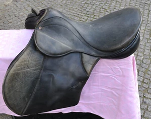 Sattel Pferdesattel Leder 7431 Feldbach Dressur Springreiten guter Zustand - Foto 1 di 8