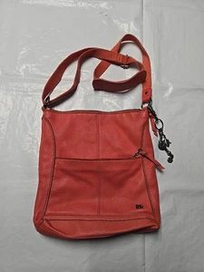 Bolso Bandolera Ajustable The Sak Lucia Coral Guijarro Cuero Suave - Imagen 1 de 15