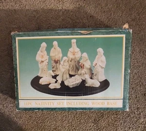 Vintage Krippe Porzellan Weihnachtsfiguren 10 Stück Keramik weiß/gold - Bild 1 von 11