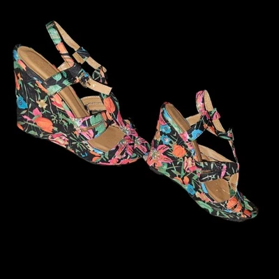 Cuñas florales multicolores de Charlotte Russe Foto 1 de 4