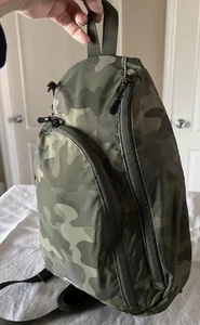 Eddie Bauer Small Camo shoulder carry bag. Lightweight Compartments Zip Closure. - Picture 1 of 12