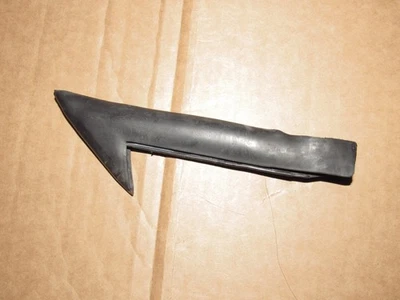 93-02 Pontiac Firebird OEM janela frontal canto vedação de borracha remoção climática - R - Imagem 1 de 2