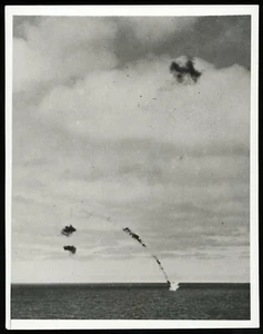 1942 WWII Battle of Midway USS Yorktown Shoots Down Plane Type 1 Original Photo - Picture 1 of 2
