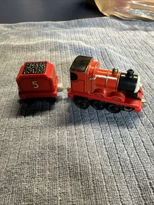 Thomas Take N Play Train James & Tender 2009 empujable fundido a presión - Imagen 1 de 5