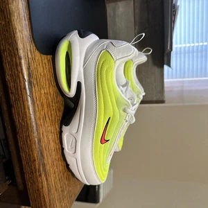 NIKE AIR MAX PORTAL Summit White Volt Crimson HF3053-104 Women’s Sz 8 MSRP $110 - Picture 1 of 7
