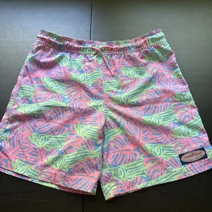 Vineyard Vines Swim Trunks Men S Pink With  Fish, Pockets Board Shorts - Picture 1 of 5