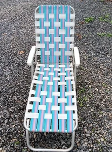 Vintage Webbed Aluminium klappbare Chaiselongue Rasenstuhl weiß, blau, türkis, pink - Bild 1 von 10