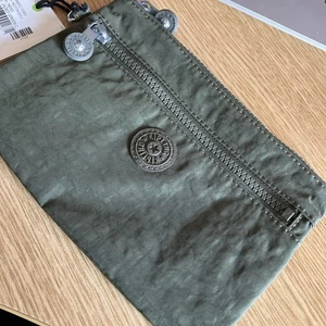 Bolsa plana Kipling nueva - Imagen 1 de 7